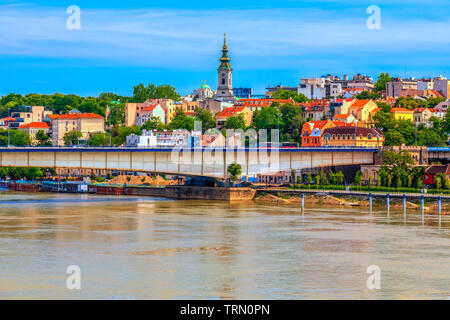 Ponte nel centro storico di Belgrado sulle rive del fiume Sava Foto Stock