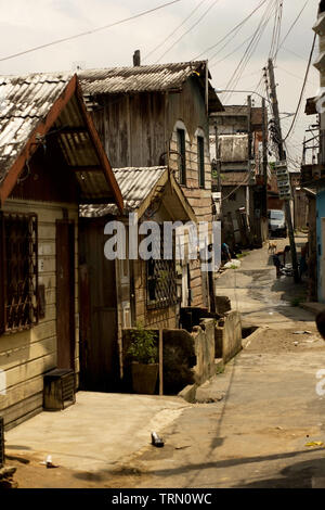 Igarapé, palafitte, Amazônia, Manaus, Amazonas, Brasile Foto Stock