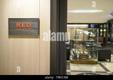 La lounge dell'aeroporto Sakura di prima classe RED Suite di Japan Airlines (JAL), Tokyo Haneda JP Foto Stock