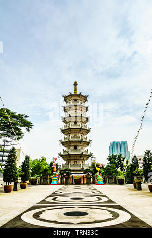 Singapore - 18 DIC 2018: Famosi Lian Shan Shuang Lin tempio in Toa Payoh gazetted era come un monumento nazionale del 14 ottobre 1980, con i principali restorati Foto Stock