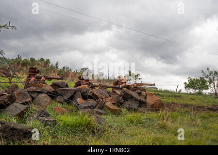 Talana Museum, Dundee, Sud Africa, 20 ottobre, 2018. Membri della Dundee ultimi irriducibili raccogliere per l annuale rievocazione del 20 ottobre 1899 Battaglia di Talana Hill. Fu il primo grande scontro tra inglesi e forze di Boer nella Seconda guerra boera. Il Britannico ha subito pesanti perdite di vite umane, compreso il loro Generale, Sir William Penn Symons, ma ha vinto il giorno. Immagine: Jonathan Oberholster/Alamy Foto Stock