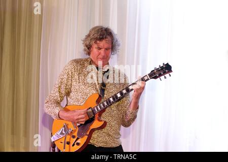 John Etheridge, Watermill Jazz Club, Dorking, Surrey, 28 maggio 2019. Autore: Brian O Connor. Foto Stock