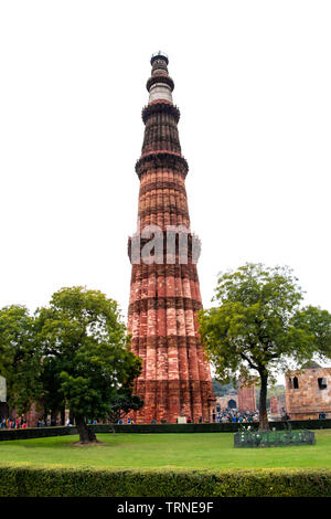 Qutub Minar moschea, i mondi più alto free standing minareto di Delhi, India Foto Stock