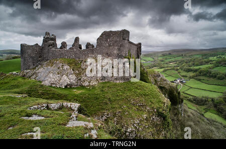 Carreg Cennan Castle Foto Stock
