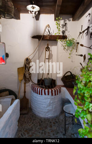 Fiori tradizionali di patio decorato a cordoba, Spagna, duriing Festival de Los Patios Cordobeses Foto Stock