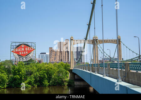 Minneapolis, MN - Giugno 2, 2019: Il Padre Louis Hennepin ponte in Downtown Minneapolis Minnesota Foto Stock