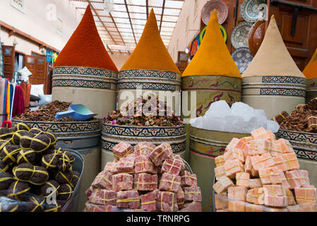 Spezie sul mercato in stallo il Marocco Foto Stock