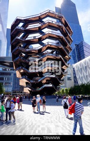 La nave, un arte pubblica struttura di arrampicata, ancore Hudson Yards Piazza all'estremità nord della linea alta, New York, NY, STATI UNITI D'AMERICA Foto Stock