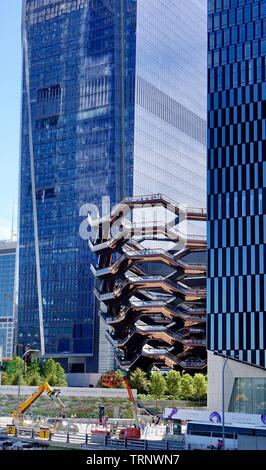 La nave, un arte pubblica struttura di arrampicata, ancore Hudson Yards Piazza all'estremità nord della linea alta, New York, NY, STATI UNITI D'AMERICA Foto Stock