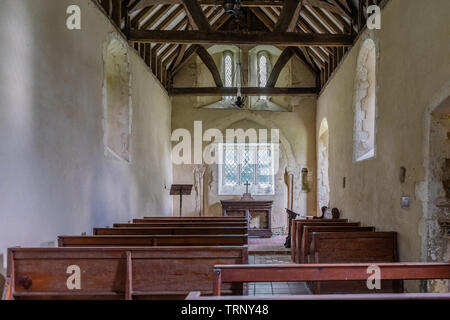 Interior of the All Saints' Church in Little Somborne - una chiesa ridondante ora sotto la cura del Churches Conservation Trust, Hampshire, Inghilterra, Regno Unito Foto Stock