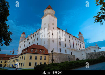 Il castello di Bratislava è il principale castello di Bratislava, la capitale della Slovacchia. Foto Stock