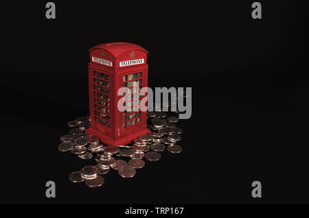 Red salvadanaio in stile classico British casella Telefono. Foto Stock
