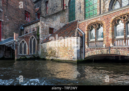 Frammento della parte esterna del borgo medievale il Sint-Janshospitaal (St John's Hospital), fondata verso la metà del XII secolo. La città di Bruges strade Foto Stock