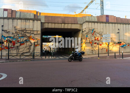 Malakoff, FRANCIA, periferia di Parigi, Motorcycle on Street, periferia, guida a parigi, banlieue a parigi Foto Stock