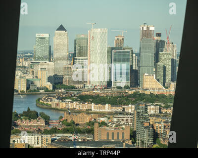 Vista dallo Sky Garden verso Canary Wharf, Londra, Inghilterra Foto Stock