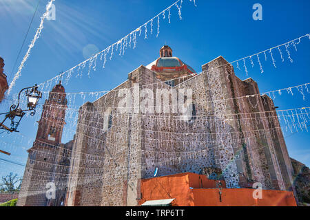 Ingresso del Templo de San Francisco nel centro storico della città di San Miguel De Allende Foto Stock