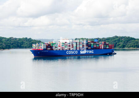 Cosco Shipping Lotus in transito attraverso ampliato il canale di Panama Foto Stock