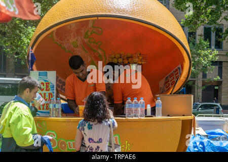 Sydney CBD area e hide park persone celebrano la giornata australiana Foto Stock