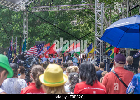 Sydney CBD area e hide park persone celebrano la giornata australiana Foto Stock