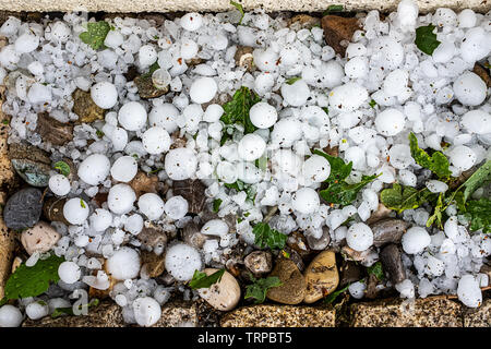 Tempesta di grandine distruttiva in Baviera intorno a Monaco di Baviera Foto Stock