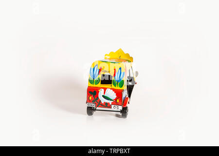 Fatte a mano auto rickshaw Bangladesh tradizionale pittura rickshaw Foto Stock