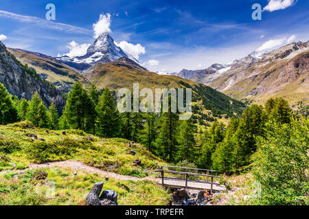 Zermatt, Svizzera. Paesaggio di montagna con il picco sul Cervino. Foto Stock