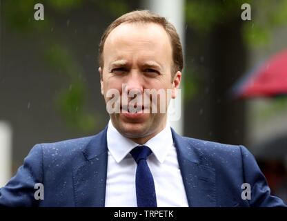 Pic mostra: sfidando la pioggia senza ombrello Squeaky clean Matt Hancock lascia il suo premere avvia presso la Royal Festival Hall di oggi con il " Foto Stock