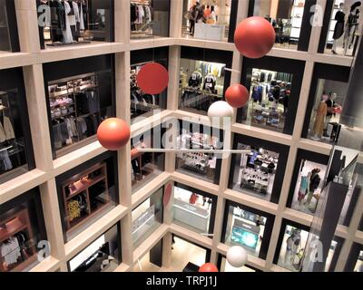 All'interno della Rinascente negozio di moda a Roma Foto Stock