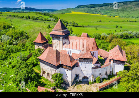 Viscri, Brasov. Chiesa fortificata in Transilvania, Romania. Foto Stock