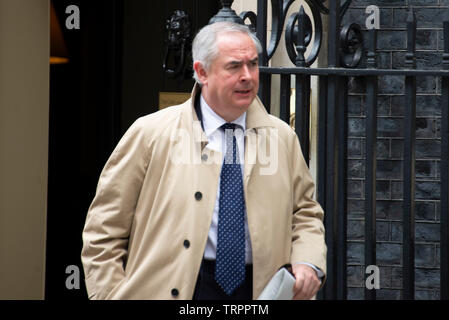 Londra, Regno Unito. 11 Giugno, 2019. Geoffrey Cox QC, foglie di Downing Street a seguito di una riunione del gabinetto. Credito: Claire Doherty/Alamy Live News Foto Stock