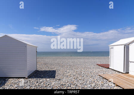 Cabine da spiaggia in Normandia Foto Stock