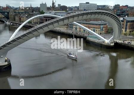 GATESHEAD Memorial Bridge sul fiume Tyne, NEWCASTLE-UPON-TYNE. Foto Stock