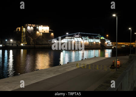 Porto Santo ferry ormeggiata al porto di Funchal, Madeira Foto Stock