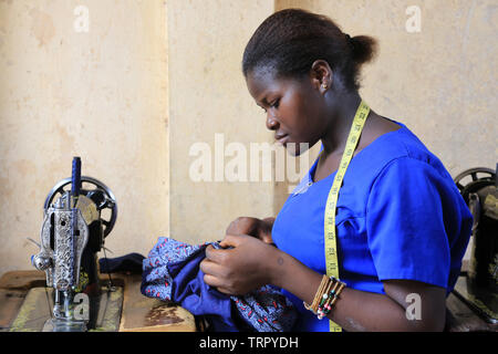 Atelier de formation de couture. La convenzione di Lomé. Il Togo. Afrique de l'Ouest. Foto Stock