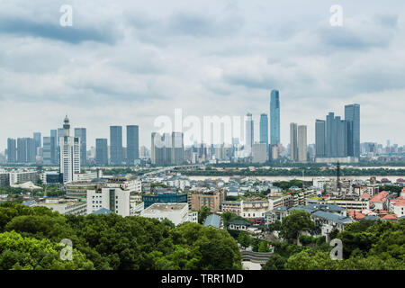 Cina Changsha city-lug 6, 2017:changsha cityscape vista da yuelu mountain top