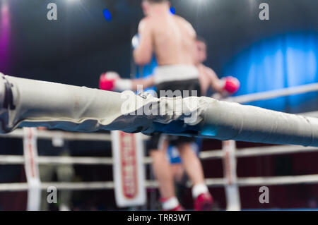 Incontro di pugilato ring come una metafora della vita Foto Stock