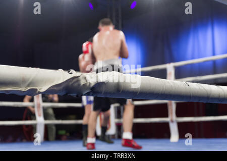 Incontro di pugilato ring come una metafora della vita Foto Stock
