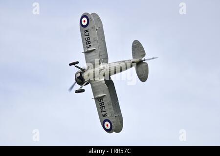 1938 Gloster Gladiator parte della collezione Shuttleworth effettuando al 2019 Air Festival presso Old Warden Foto Stock