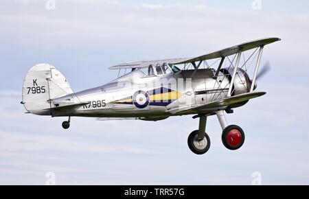 1938 Gloster Gladiator parte della collezione Shuttleworth effettuando al 2019 Air Festival presso Old Warden Foto Stock