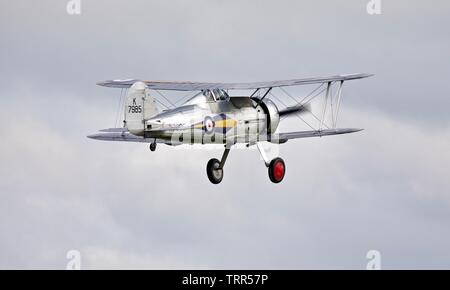 1938 Gloster Gladiator parte della collezione Shuttleworth effettuando al 2019 Air Festival presso Old Warden Foto Stock