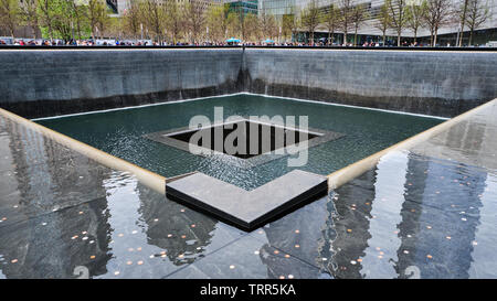 Nella foto è il National September 11 Memorial, New York, Stati Uniti d'America. Foto Stock