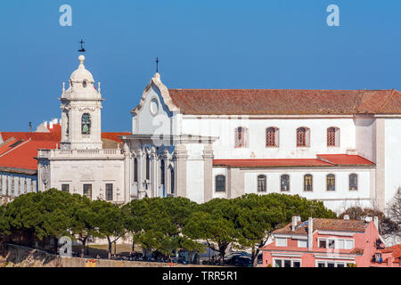 Lisbona, Portogallo. Graca chiesa e convento e Sophia de Mello Breyner Andresen Viewpoint aka Graca Viewpoint. Foto Stock