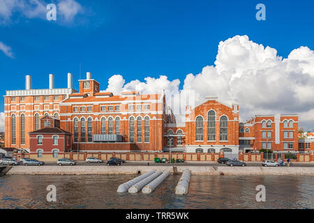 Lisbona, Portogallo.Central Tejo, la vecchia centrale elettrica convertita in Museu da Electricidade o il Museo dell'elettricità. Foto Stock