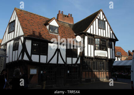 Gert e Henry's pub nel caos tipico stile Tudor. York nel North Yorkshire England Regno Unito Foto Stock