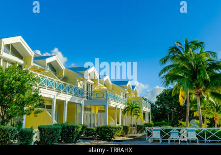 Little Cayman, Isole Cayman, Nov 2018, il Conch Club case sul Mar dei Caraibi Foto Stock