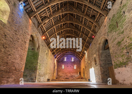 Partendo da una abbazia cistercense, Buckland Abbey è stata in seguito convertita in una casa sempre a casa di Sir Richard Grenville e Sir Francis Drake. Nowada Foto Stock