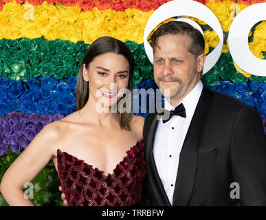 New York, NY - Giugno 9, 2019: Sara Bareilles e Joe Tippett frequentare la 73rd annuale di Tony Awards al Radio City Music Hall Foto Stock