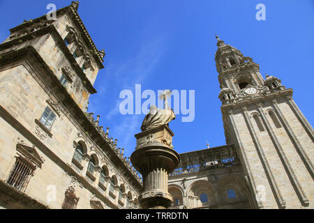 Spagna Galizia, Santiago de Compostela, Plaza de las Platerias, fontana, Cattedrale, Torre dell'orologio, Foto Stock