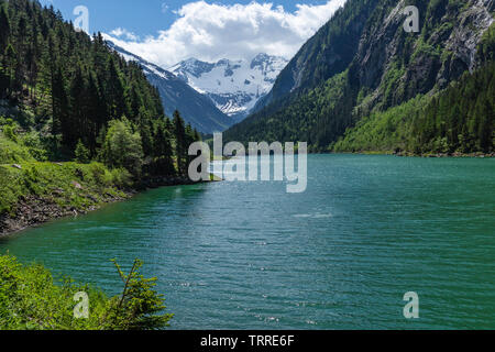 Vista panoramica del lago Stillup nelle Alpi dello Zillertal Natura Park, Austria, Tirolo Foto Stock