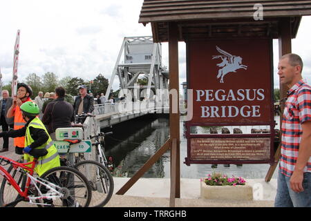 Commémoration à Pégasus Bridge du 75ème anniversaire du Débarquement en Normandie Foto Stock